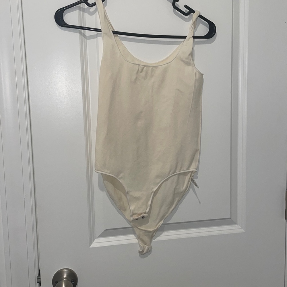 Skims Off white tank top body suit. Like new. Size S/M.